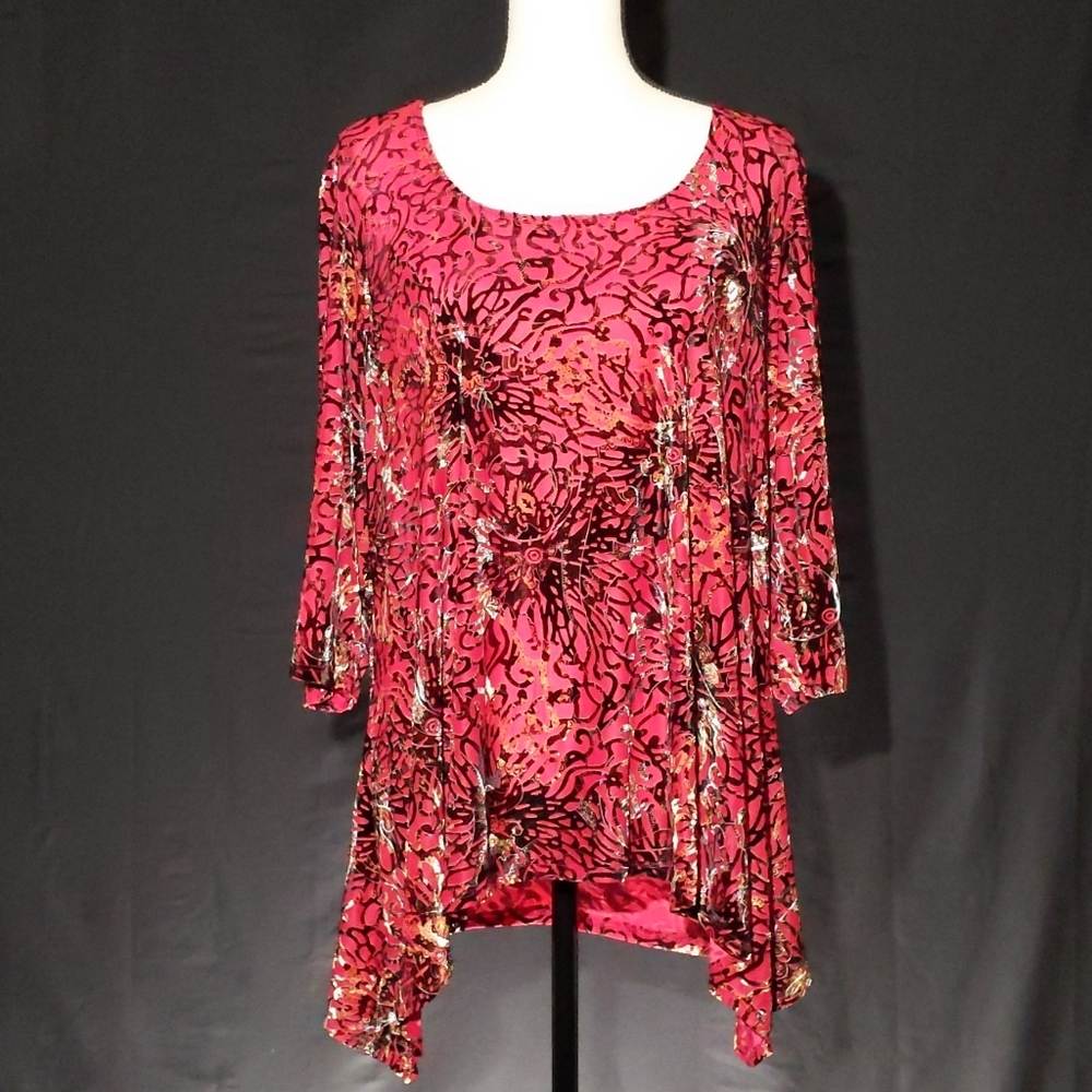 NWOT Avenue Red and Black Flocked Pullover Shirt
